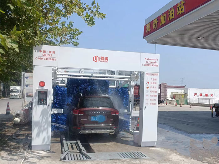 9刷+4風(fēng)機 隧道洗車機